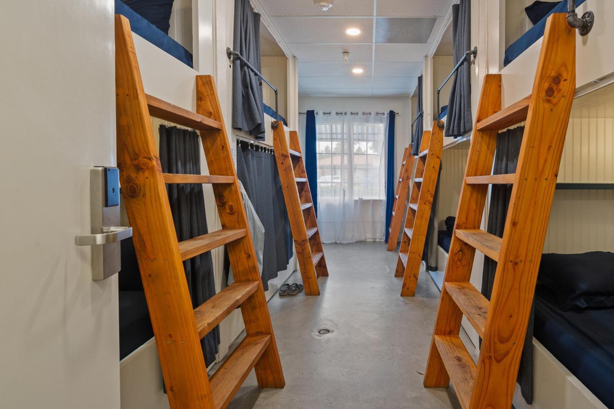 Ith Santa Barbara Beach Hostel Екстер'єр фото